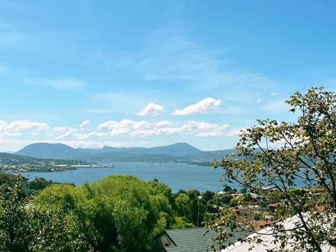 Riveting House With Incredible Water-view At SandyBay - Northern Rivers Accommodation 2