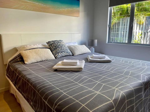 Relax At Trinity Beach Getaway, Blue Lagoon, Trinity Beach - Northern Rivers Accommodation 0