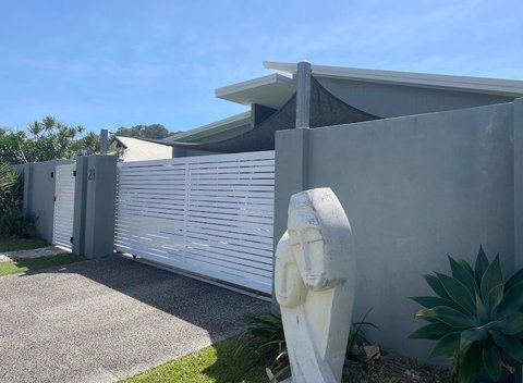 Relax At Trinity Beach Getaway, Blue Lagoon, Trinity Beach - Northern Rivers Accommodation 1