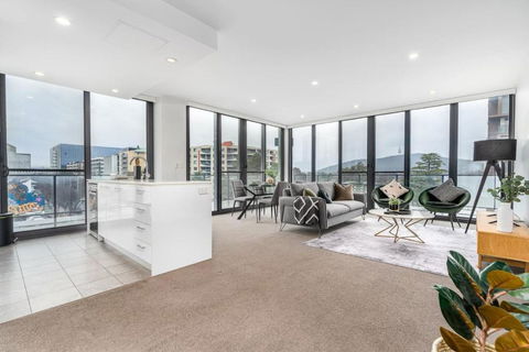 Roomy 2BR 2BA City-Centre Apt - Northern Rivers Accommodation 0