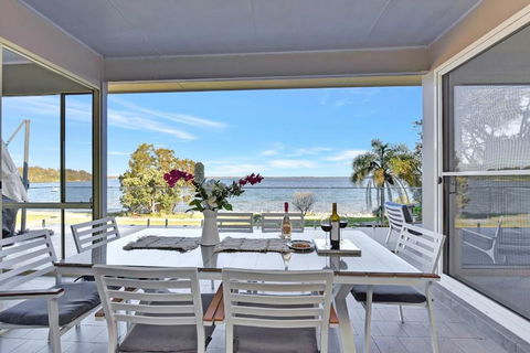 Royal Retreat Peaceful Lakefront - Northern Rivers Accommodation 2