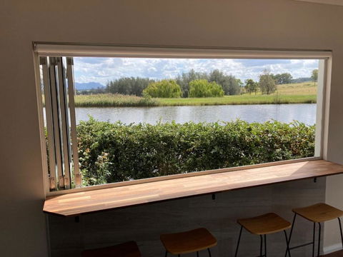 Romantic Lakehouse Set In A Private Vineyard In The Hunter Valley - Northern Rivers Accommodation 3