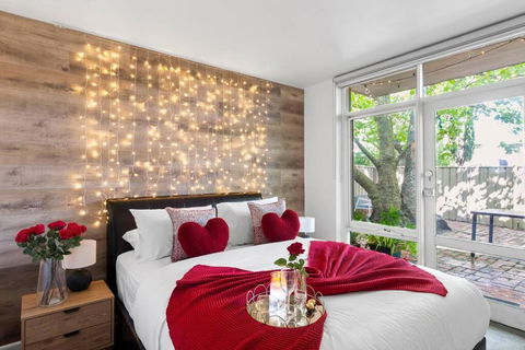 Romantic Retreat With Garden - Northern Rivers Accommodation 0