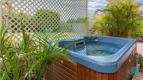 Rosies Retreat - 300m To The Sandy Shores Of Caves Beach - Northern Rivers Accommodation 0