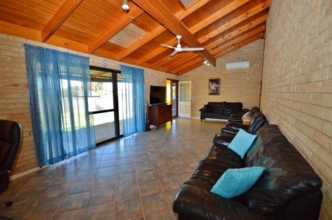 Rossys Retreat - Kalbarri WA - Northern Rivers Accommodation 0