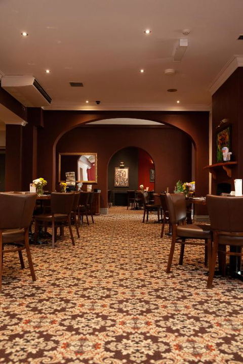 Royal Hotel Singleton - Northern Rivers Accommodation 1