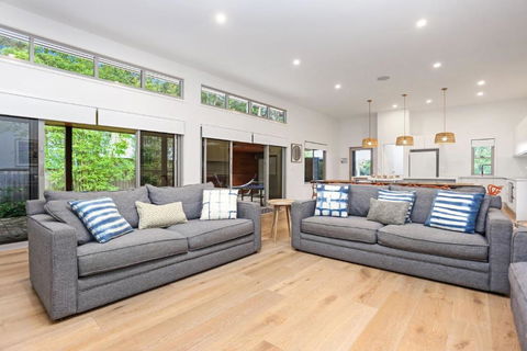 Russell Street Retreat - Northern Rivers Accommodation 1