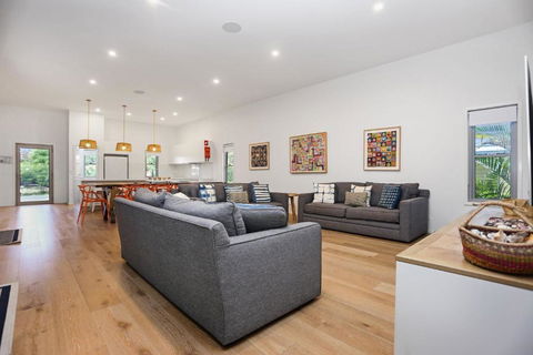 Russell Street Retreat - Northern Rivers Accommodation 0