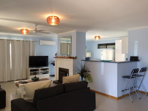Salty Air Apartments Kingscote Kangaroo Island - Northern Rivers Accommodation 0