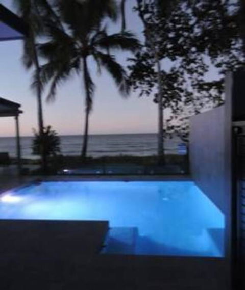 Sandcastle Retreat - Absolute Cairns Beachfront - Northern Rivers Accommodation 1