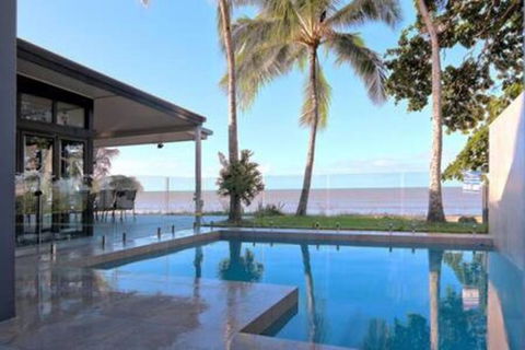 Sandcastle Retreat - Absolute Cairns Beachfront - Northern Rivers Accommodation 0