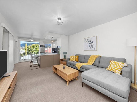 Sandy Bay Apartment With Hobart River View, Near UTAS - Stroll To Cafes And Shops - Northern Rivers Accommodation 0