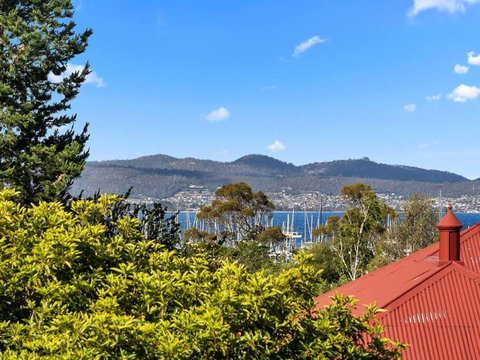 Sandy Bay Apartment With Hobart River View, Near UTAS - Stroll To Cafes And Shops - Northern Rivers Accommodation 1