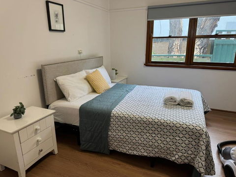 Spacious 2 Bedroom Family House In Seven Hills - Free Parking - Northern Rivers Accommodation 0