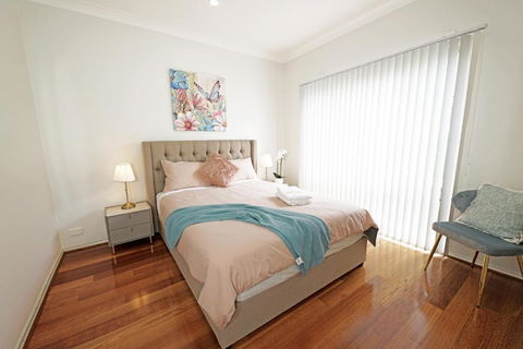 Spacious 5BR House In Hallam Near Bunjil Place - Northern Rivers Accommodation 3