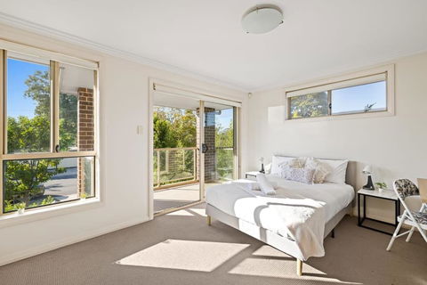 Spacious Double Ensuite Room In Revesby - Seconds To Shops - Northern Rivers Accommodation 0