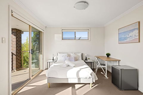 Spacious Double Ensuite Room In Revesby - Seconds To Shops - Northern Rivers Accommodation 1