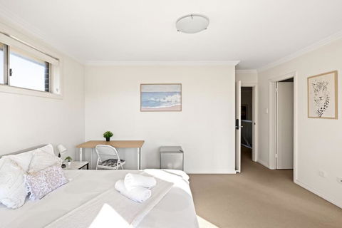 Spacious Double Ensuite Room In Revesby - Seconds To Shops - Northern Rivers Accommodation 2