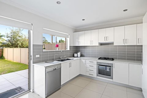 Spacious Double Ensuite Room In Revesby - Seconds To Shops - Northern Rivers Accommodation 3