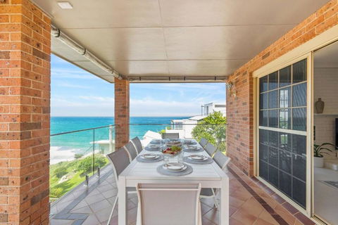 Stanwell Park Escape - Sprawling Beachfront Living - Northern Rivers Accommodation 0
