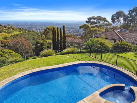 Sunset Estate In Mount Osmond - Northern Rivers Accommodation 1