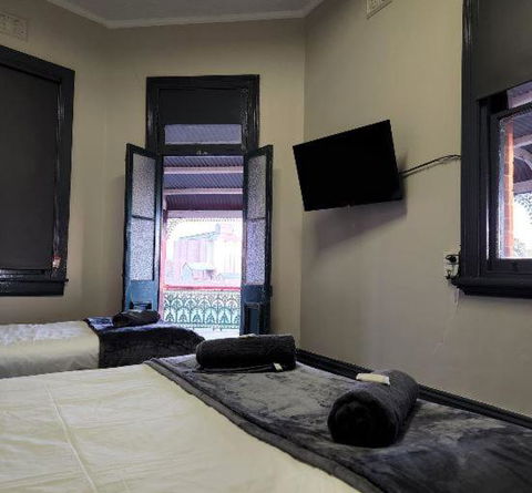 The Court House Hotel Narromine - Northern Rivers Accommodation 2