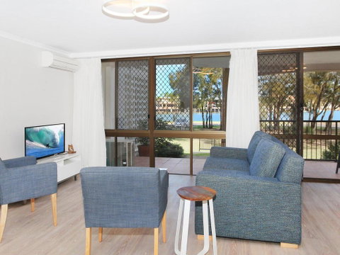 Beachport 14 - 2 BDRM Apt With Canal Views On Parkyn Pde - Northern Rivers Accommodation 2