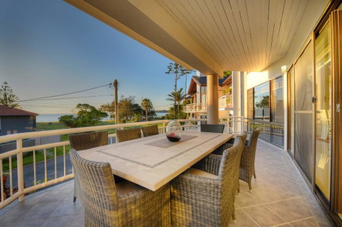 BEACHSIDE MANOR - Walk To The Beach - Northern Rivers Accommodation 2