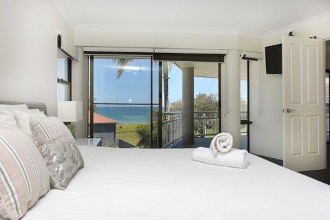 BEACHSIDE MANOR - Walk To The Beach - Northern Rivers Accommodation 1