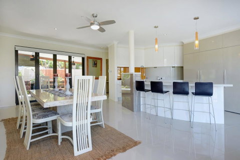 BEACHSIDE MANOR - Walk To The Beach - Northern Rivers Accommodation 3