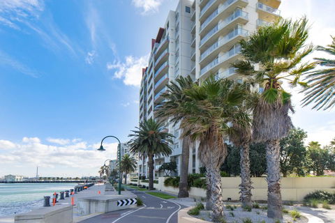Beachside Port Melbourne - Northern Rivers Accommodation 0