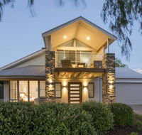 Beachstone - Stylish Spacious Home Opposite Beach and Close to Town - Northern Rivers Accommodation