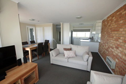 Beloka 9 - Overlooking Lake Jindabyne - Northern Rivers Accommodation 2