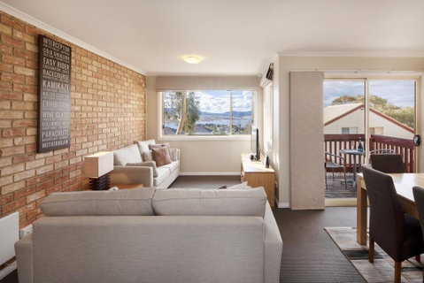 Beloka 9 - Overlooking Lake Jindabyne - Northern Rivers Accommodation 0