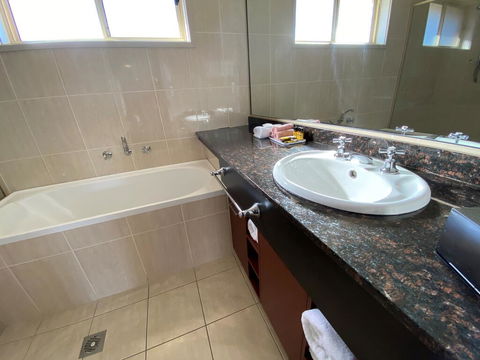 Best Western Plus All Settlers Motor Inn - Northern Rivers Accommodation 2