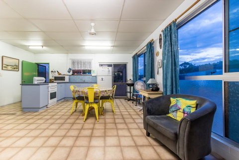 Birdsong House- Dingo Beach - Northern Rivers Accommodation 2