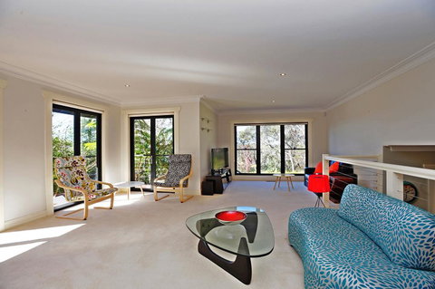 Black Cockatoo Retreat - Northern Rivers Accommodation 2