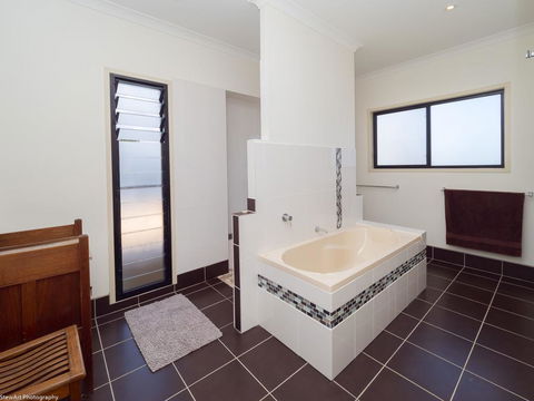 Blue Water Retreat - Upstairs - Northern Rivers Accommodation 1