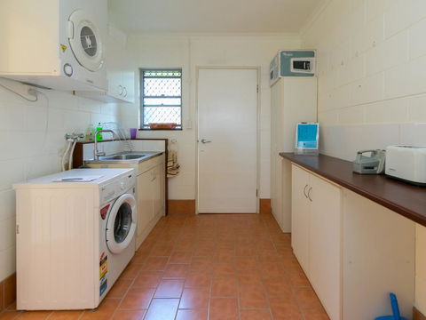 Blue Water Retreat - Upstairs & Downstairs - Northern Rivers Accommodation 2