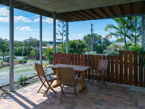 Blue Water Retreat - Upstairs & Downstairs - Northern Rivers Accommodation 3