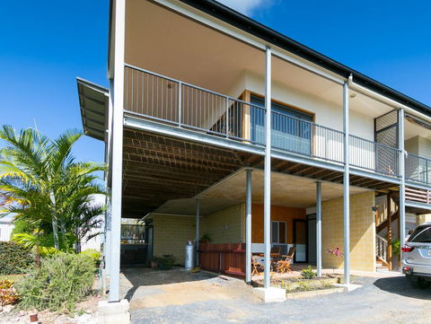 Blue Water Retreat - Upstairs & Downstairs - Northern Rivers Accommodation 1