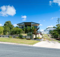 Blue Water Retreat - Upstairs  Downstairs - Northern Rivers Accommodation