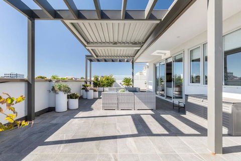 The Soleil - Stylish Penthouse With Private Terrace - Northern Rivers Accommodation 1