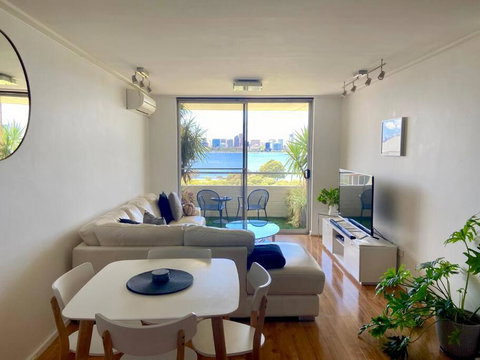 The Swan - Park & River Views Next To Perth Zoo - Northern Rivers Accommodation 2