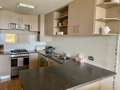 The Swan - Park & River Views Next To Perth Zoo - Northern Rivers Accommodation 3
