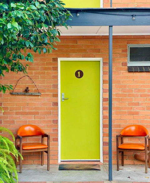 WARBURTON MOTEL - Where Mid-century Style Meets The Mountains - Northern Rivers Accommodation 2