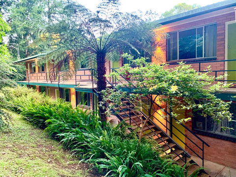 WARBURTON MOTEL - Where Mid-century Style Meets The Mountains - Northern Rivers Accommodation 3