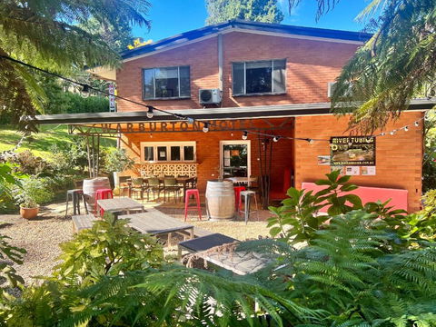 WARBURTON MOTEL - Where Mid-century Style Meets The Mountains - Northern Rivers Accommodation 0