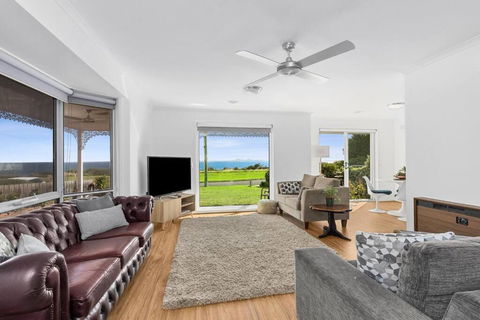 WATERFRONT - BAY VIEWS - Edgewater Springs - Northern Rivers Accommodation 0