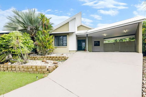 Ah Mat Bungalow - Tropical Darwin Stay With Pool - Northern Rivers Accommodation 1